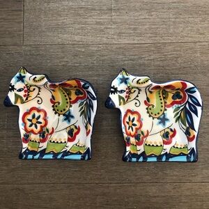 Espana 4" cow shaped‎ dish for sauces or relish. No chips, cracks, or crazing.